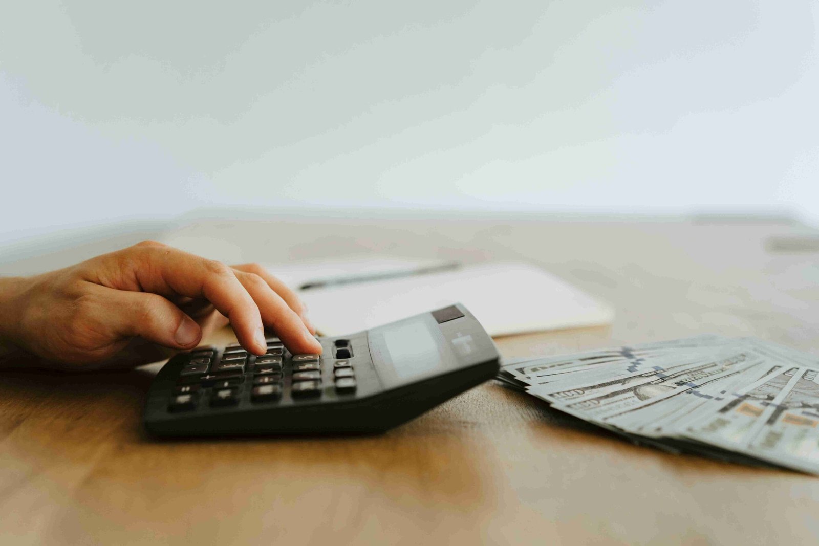 An image illustrating Tips for Managing Small Business Expenses in Your First Year