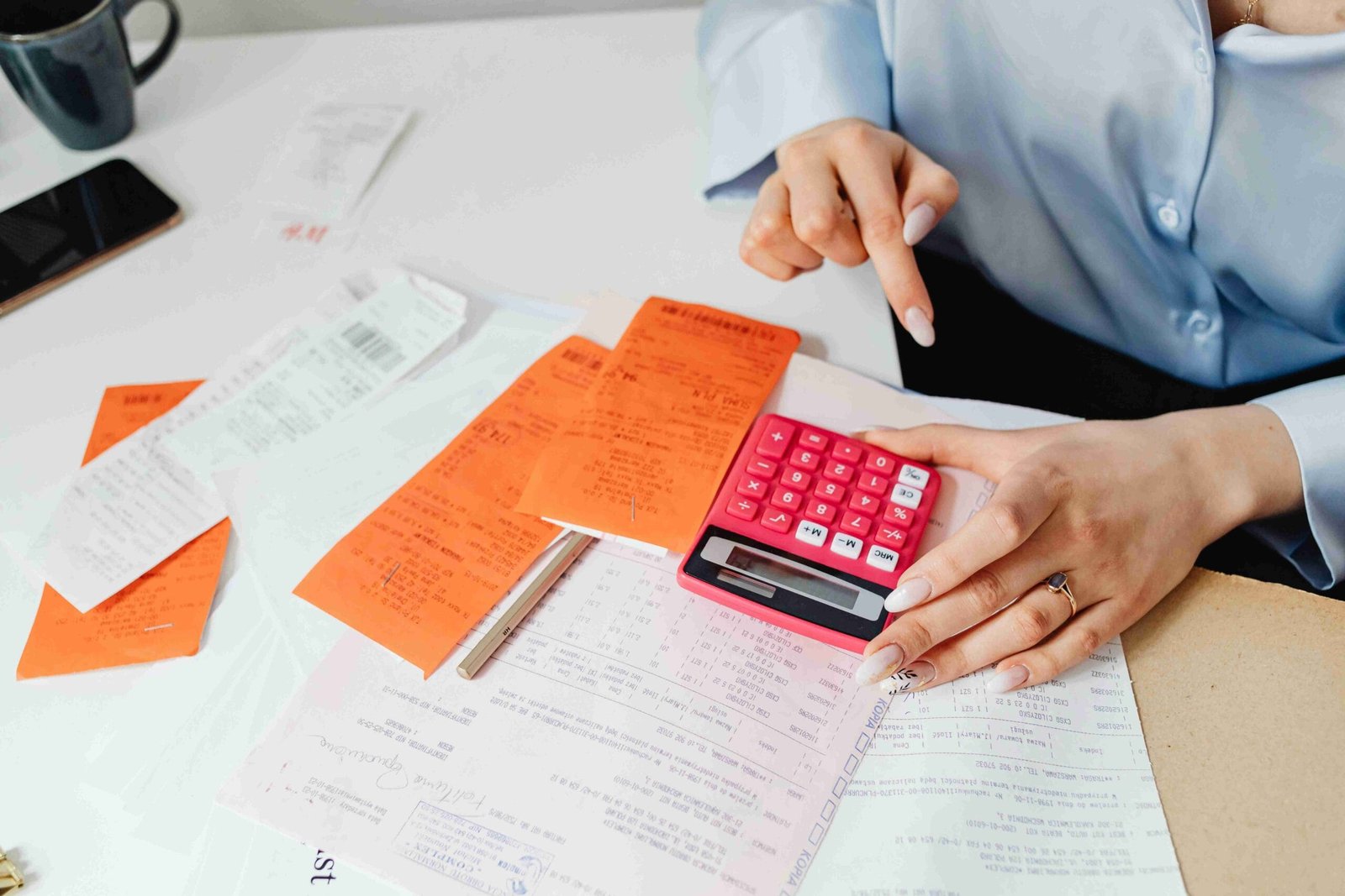 An image illustrating Organizing Business Receipts for Tax Deductions