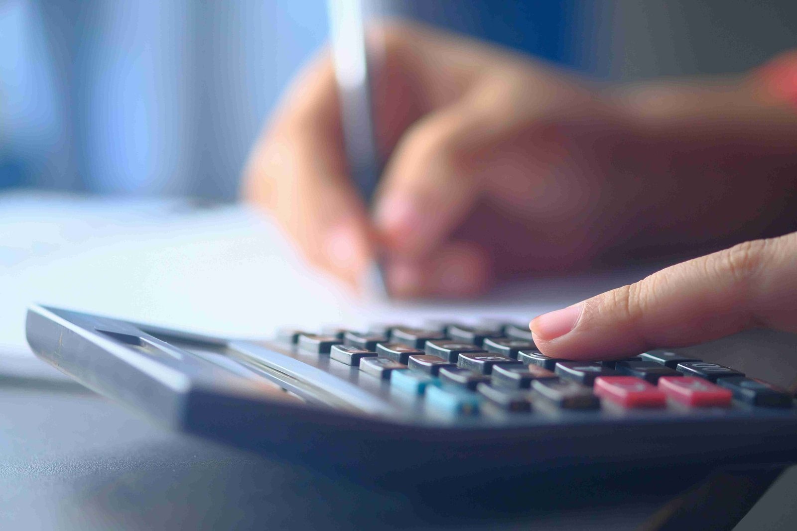 An image illustrating Optimizing Your Small Business Tax Structure for Savings