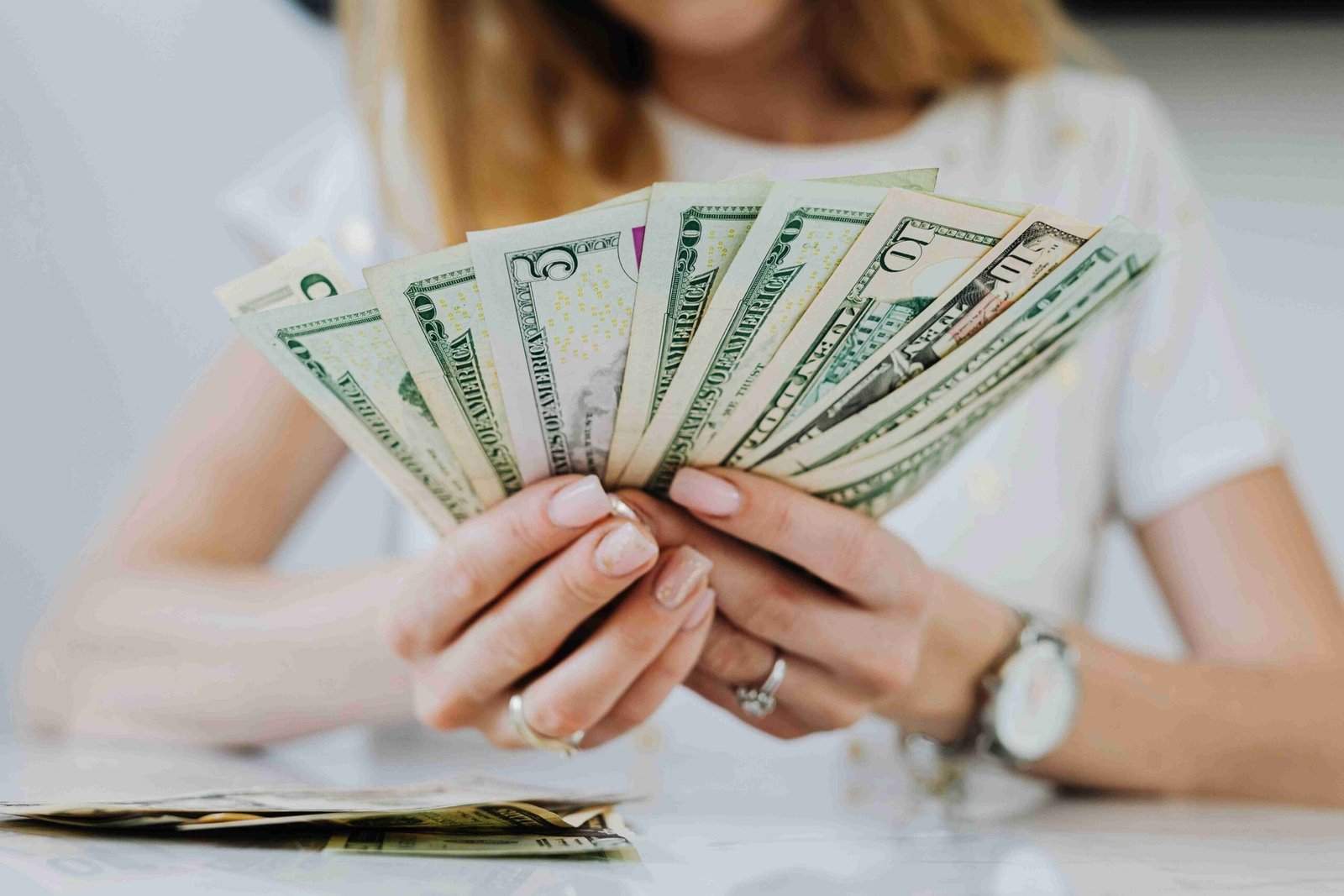 An image illustrating Set Tax Savings Goal Realistically for Your Business
