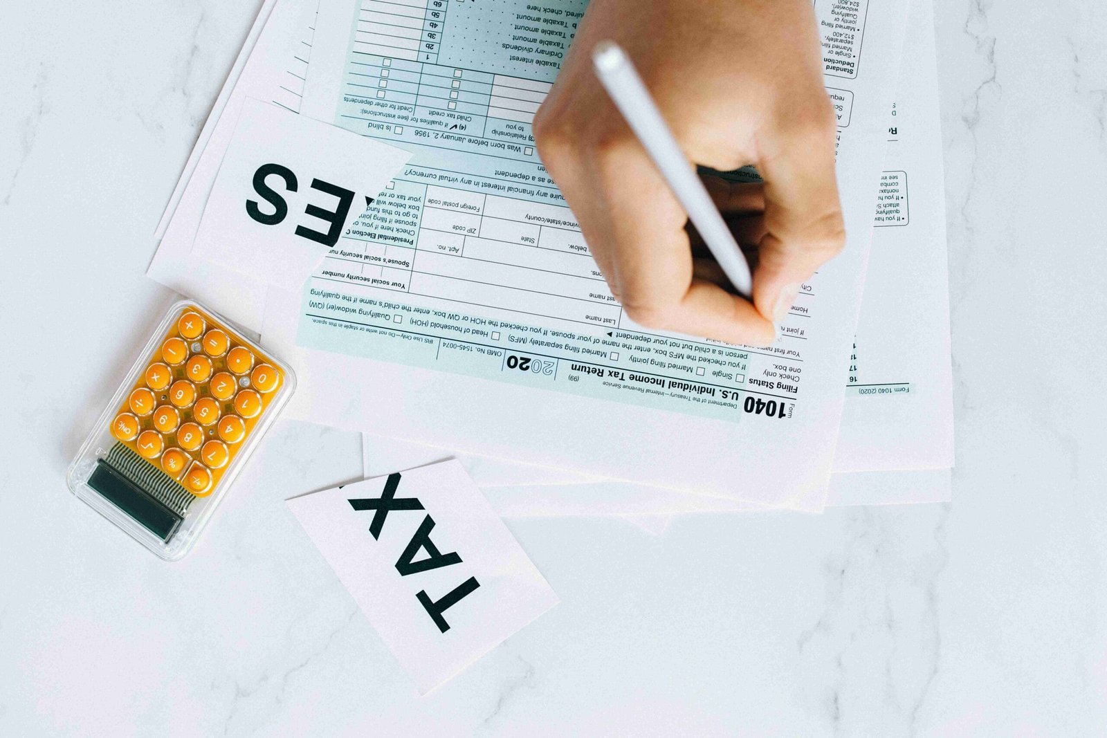 An image illustrating How to Maximize 2025 Tax Benefits Before Year-End