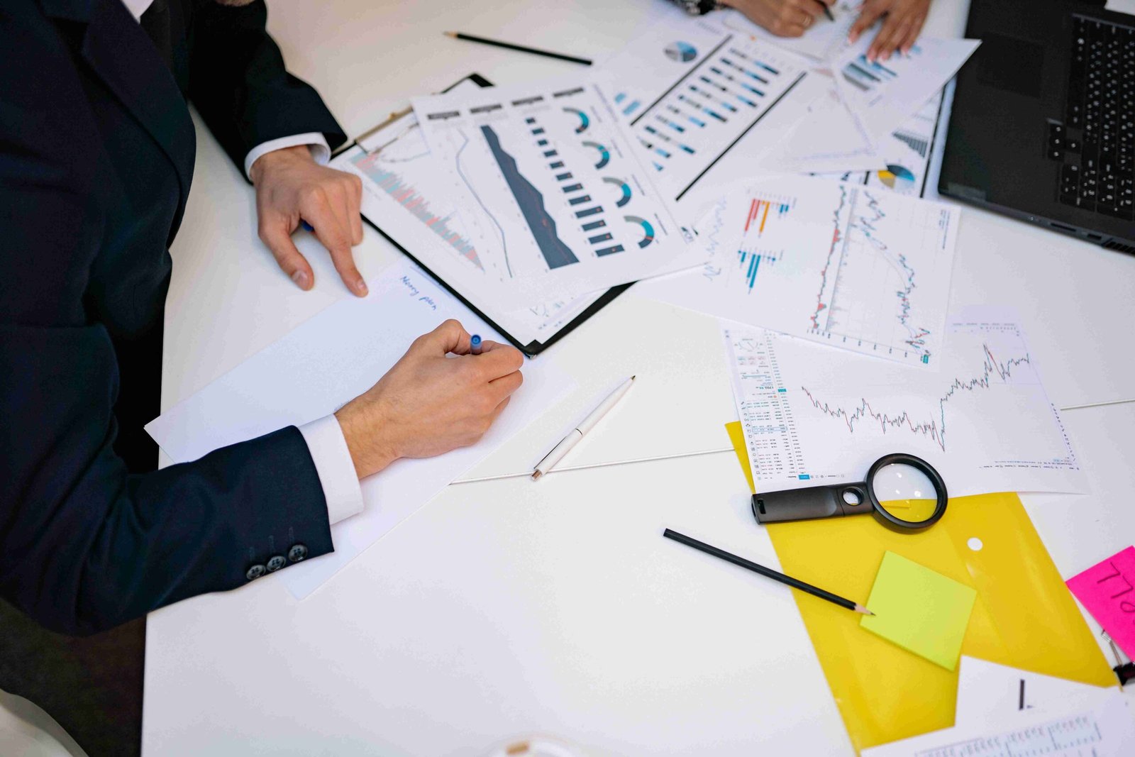 An image illustrating Why Financial Reporting Software Benefits Small Businesses