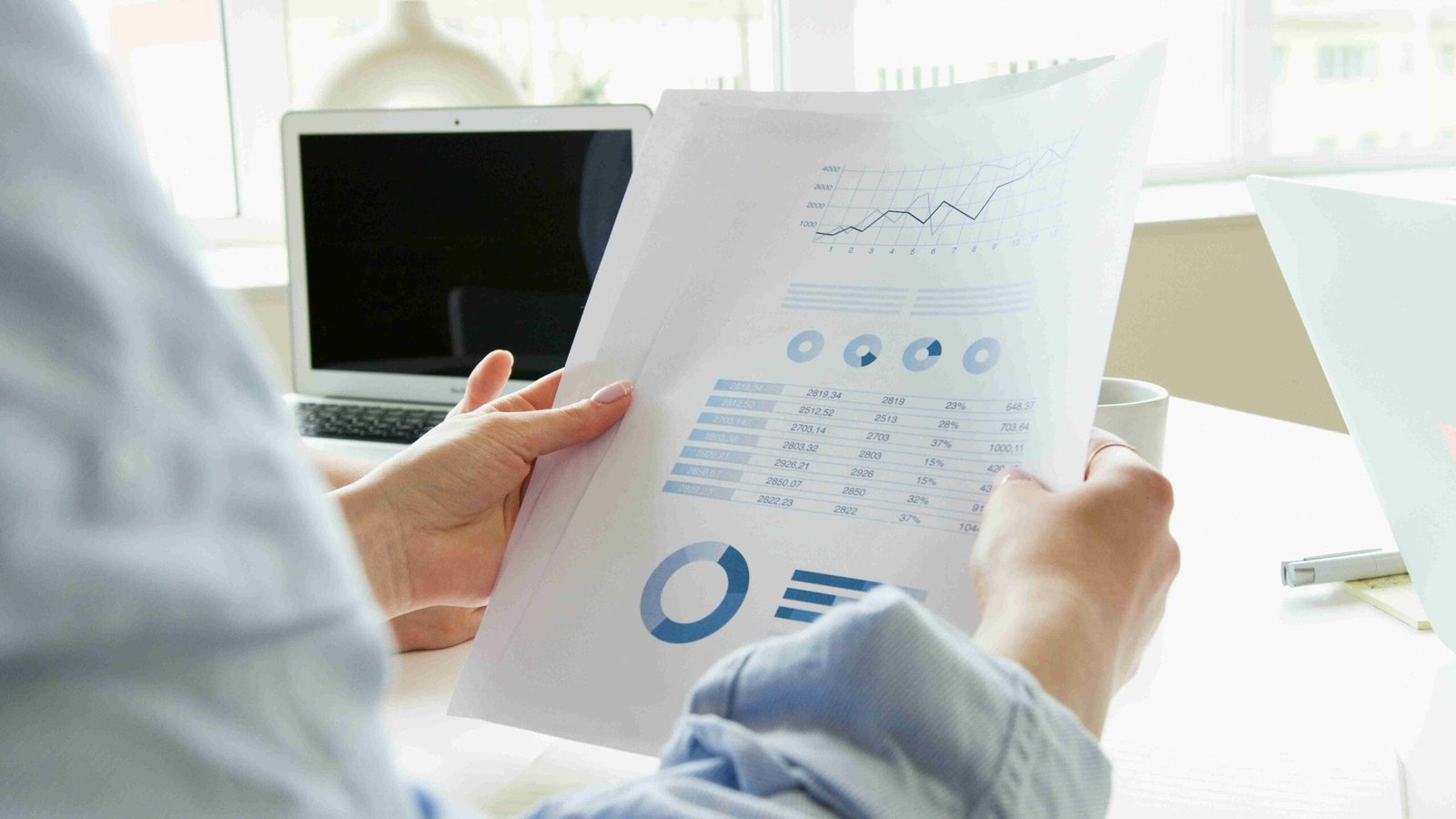 An image illustrating Using Financial Reports to Plan Small Business Growth use financial reports growth for smart expansion