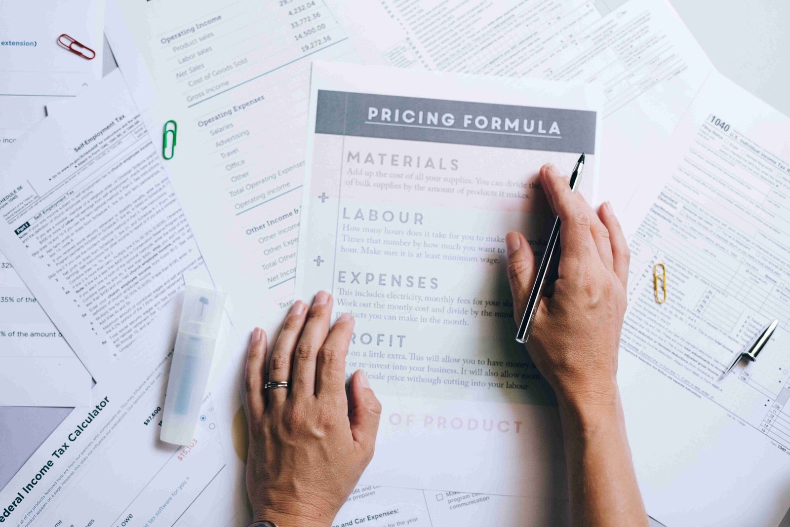 An image illustrating Set up retirement plan for your small business with confidence