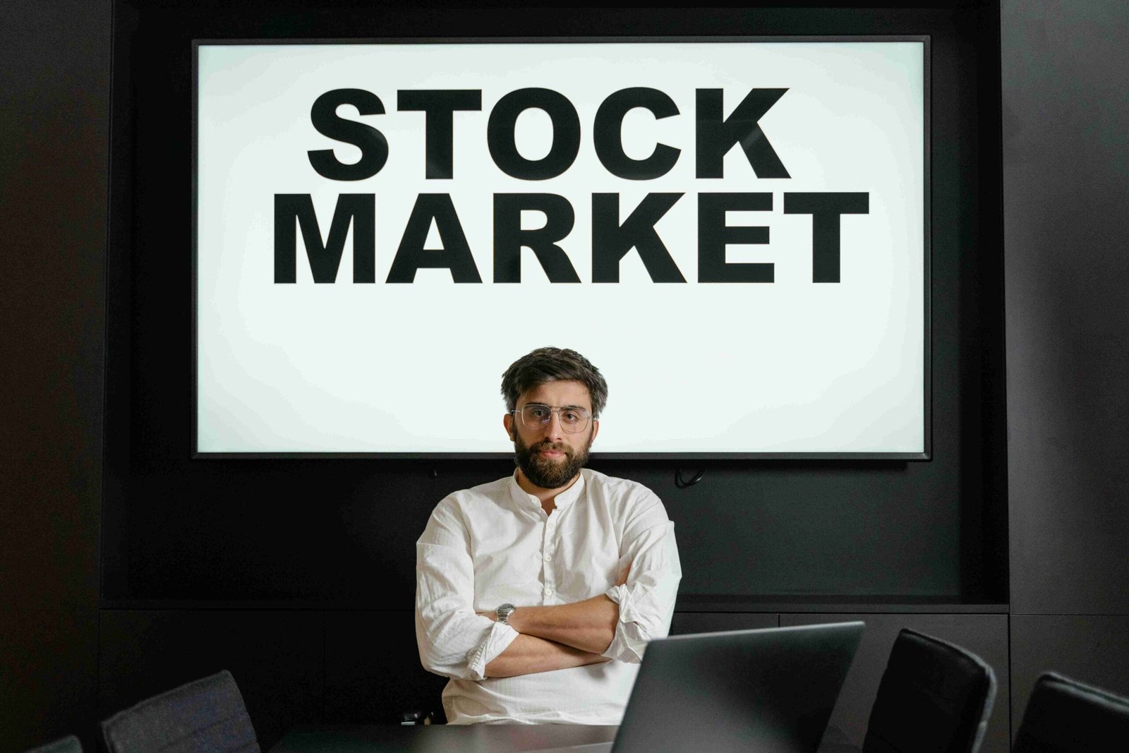 An image illustrating Commingling Chaos: Why Mixing Business and Personal Funds Threatens Your Empire