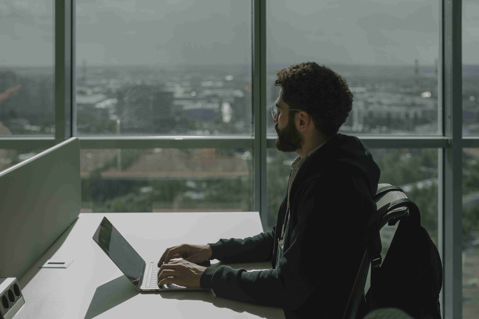 An image illustrating Scaling Your Business Without the Headaches: How Outsourced Accounting Can Help You Grow